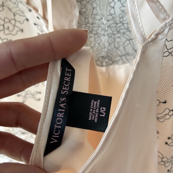 Victoria’s Secret champagne satin & lace open back mini slip - Picture 6 of 8